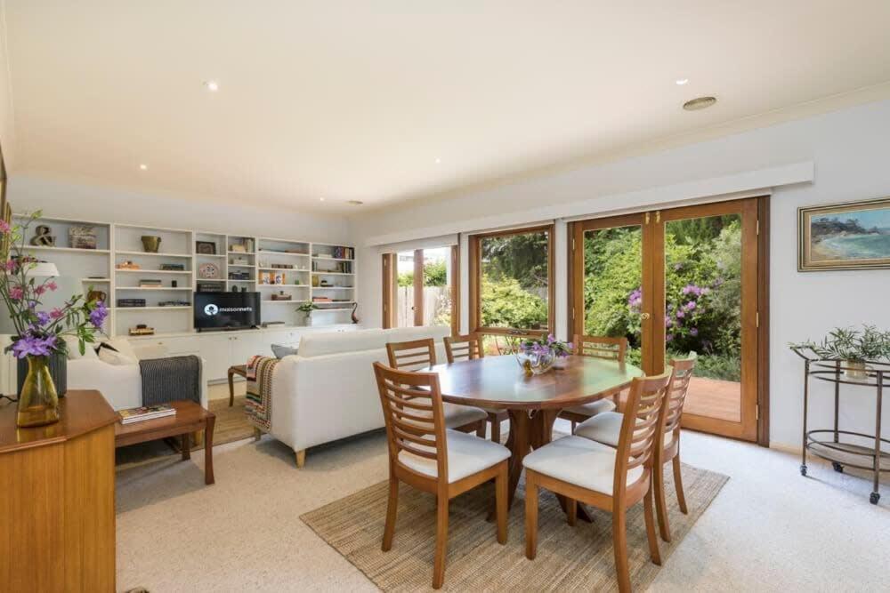 3 Bdrm 2 Bthrm House Close To Canberra Cbd & Anu Exteriör bild