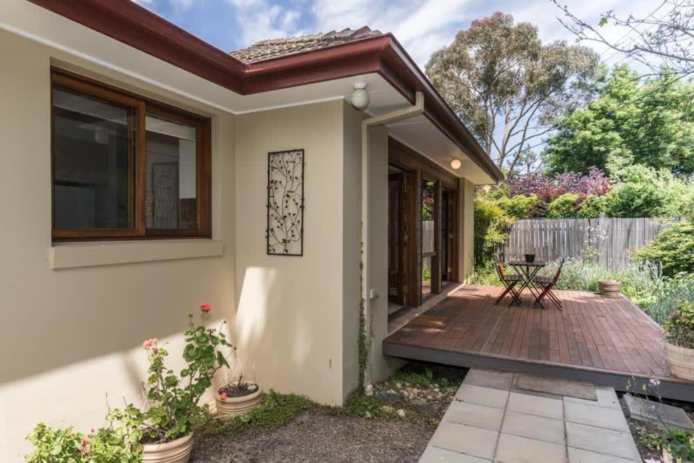 3 Bdrm 2 Bthrm House Close To Canberra Cbd & Anu Exteriör bild