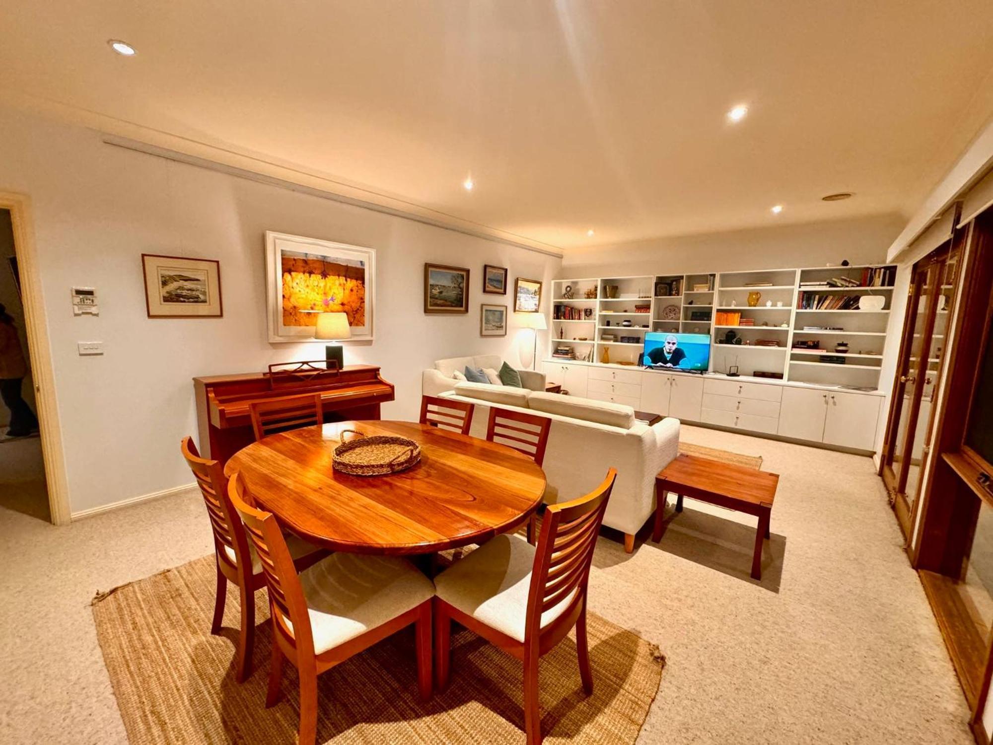 3 Bdrm 2 Bthrm House Close To Canberra Cbd & Anu Exteriör bild